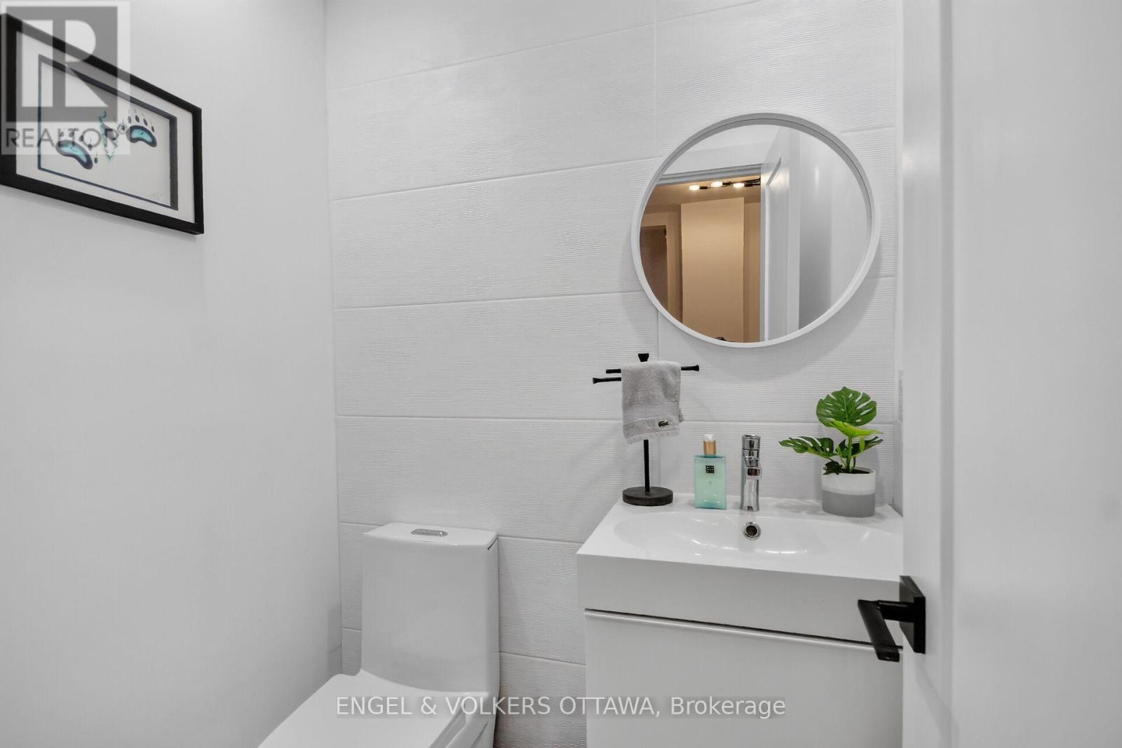 390 Princeton Avenue Property Photo 26