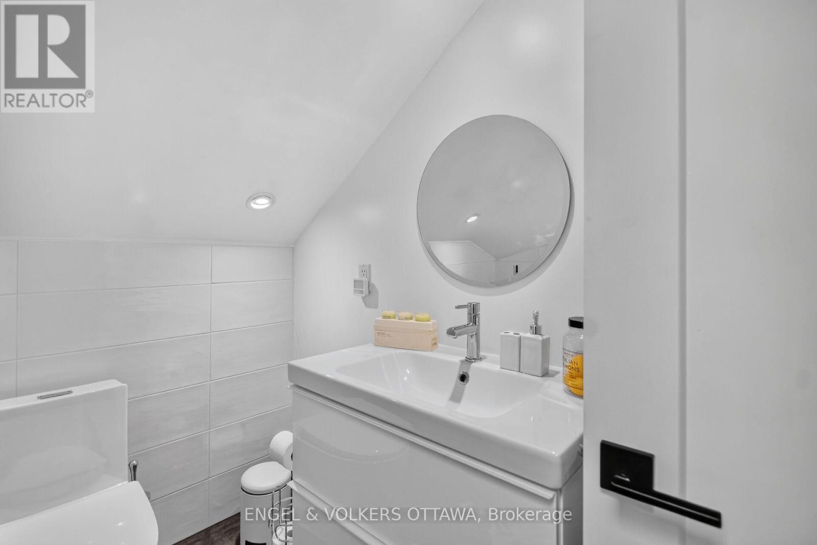 390 Princeton Avenue Property Photo 36