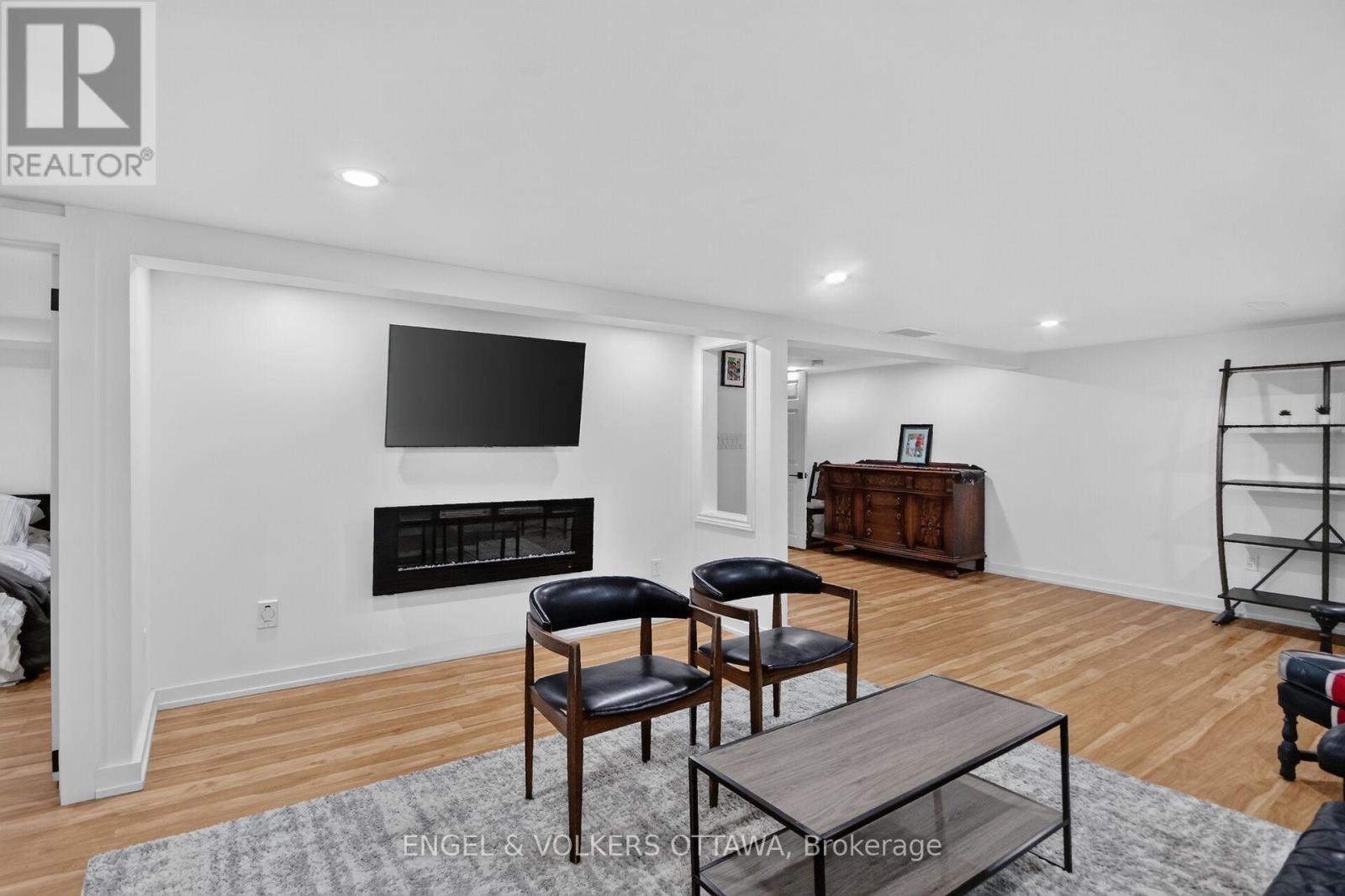 390 Princeton Avenue Property Photo 38