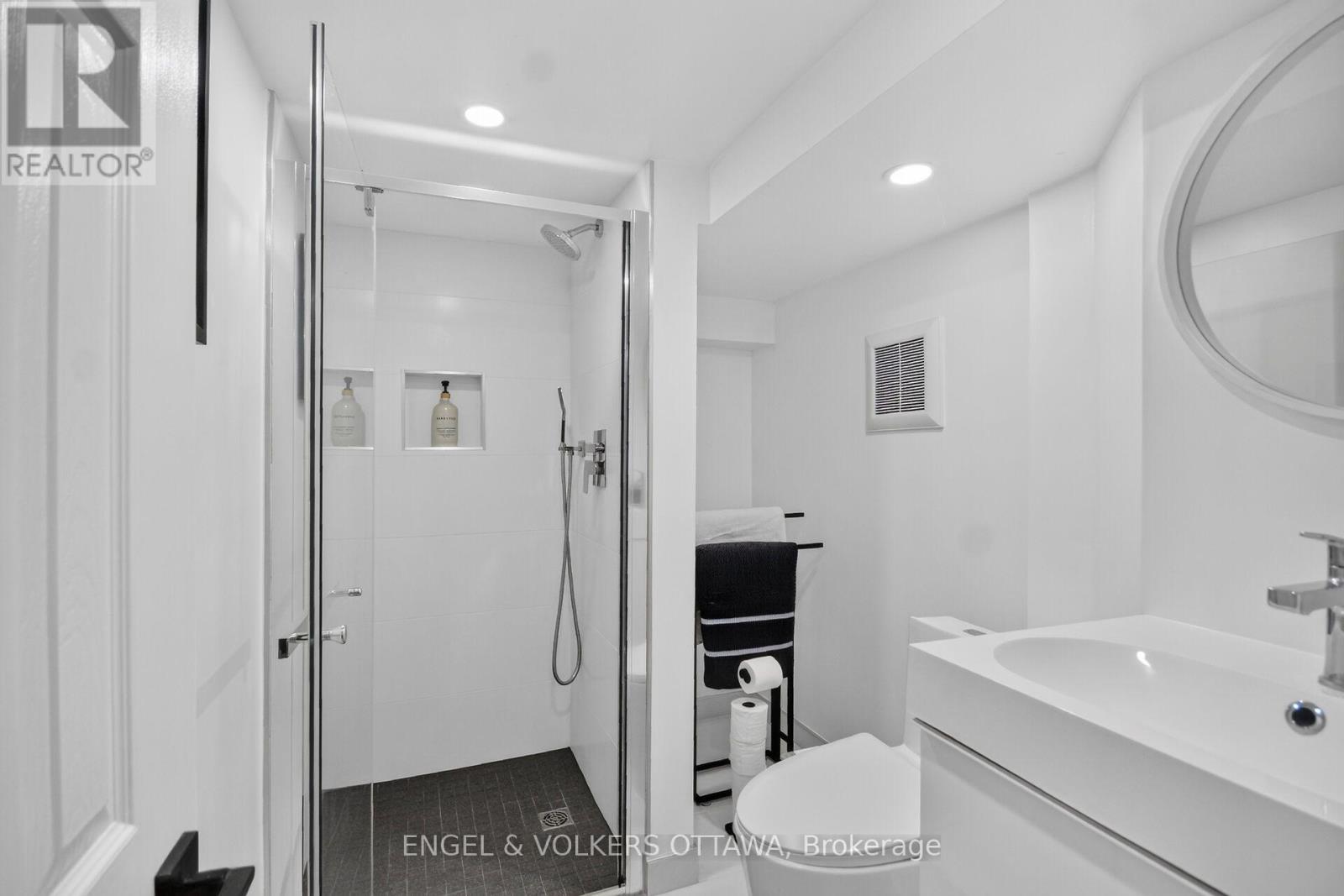 390 Princeton Avenue Property Photo 44