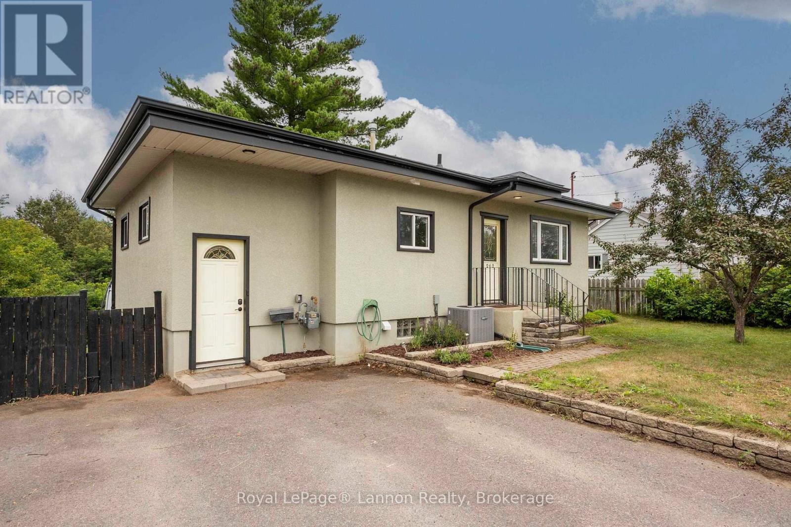 262 Theresa Street Property Photo 1