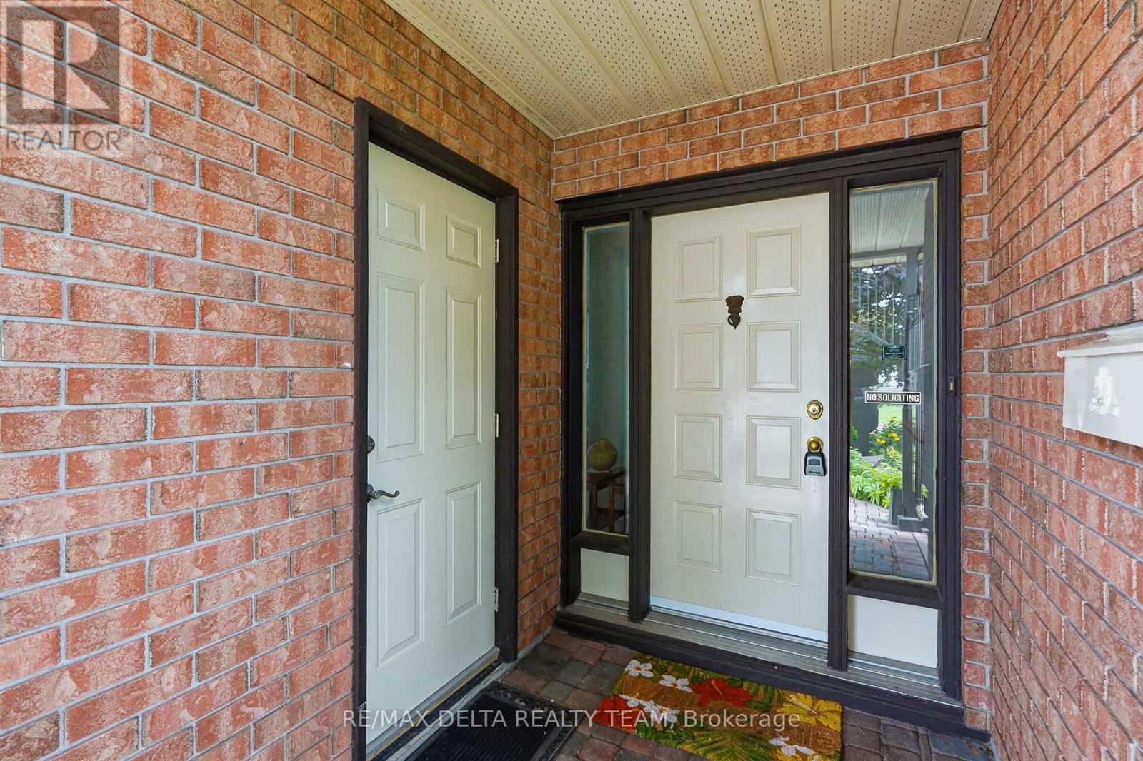 1587 Maxime Street Property Photo 3