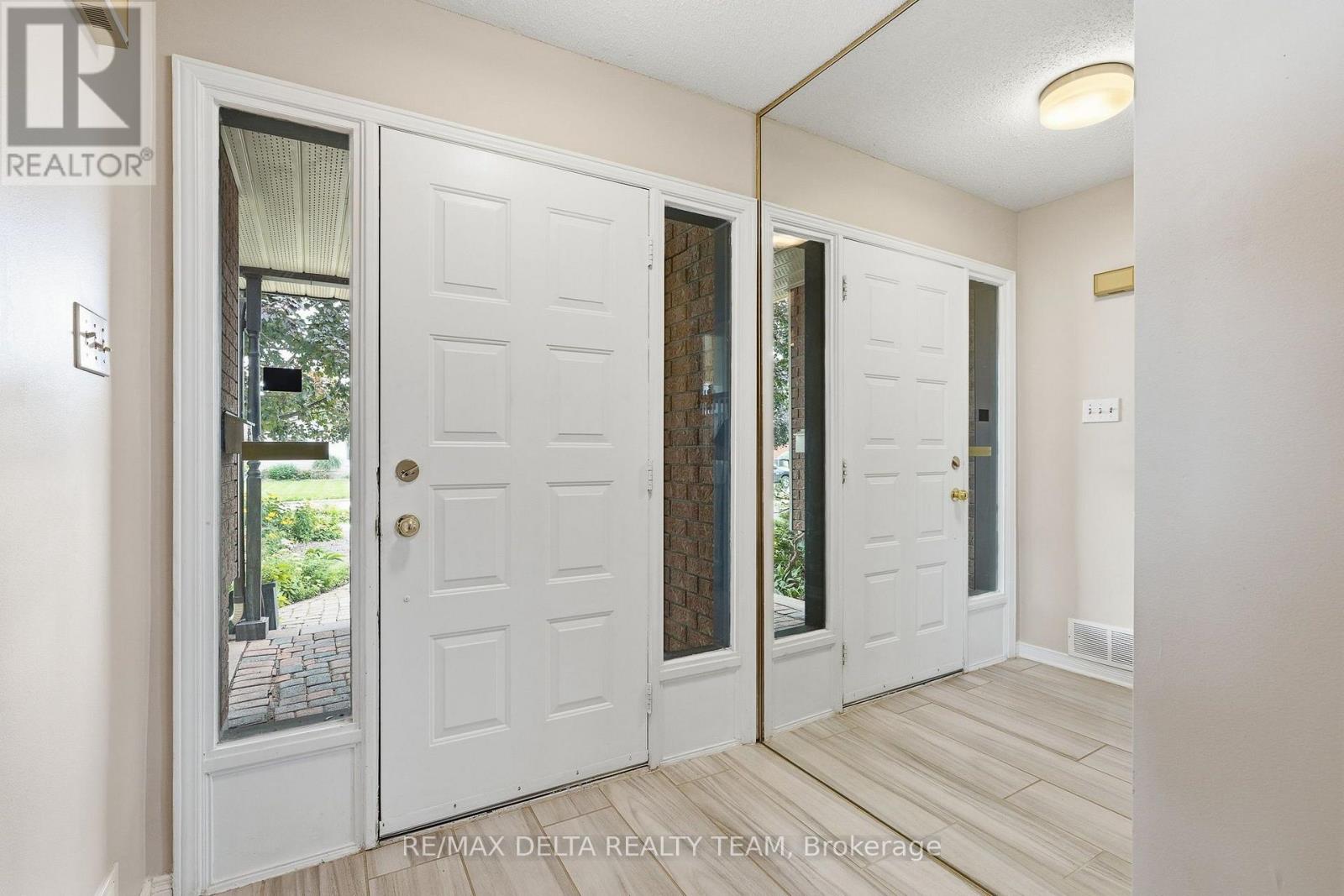 1587 Maxime Street Property Photo 4