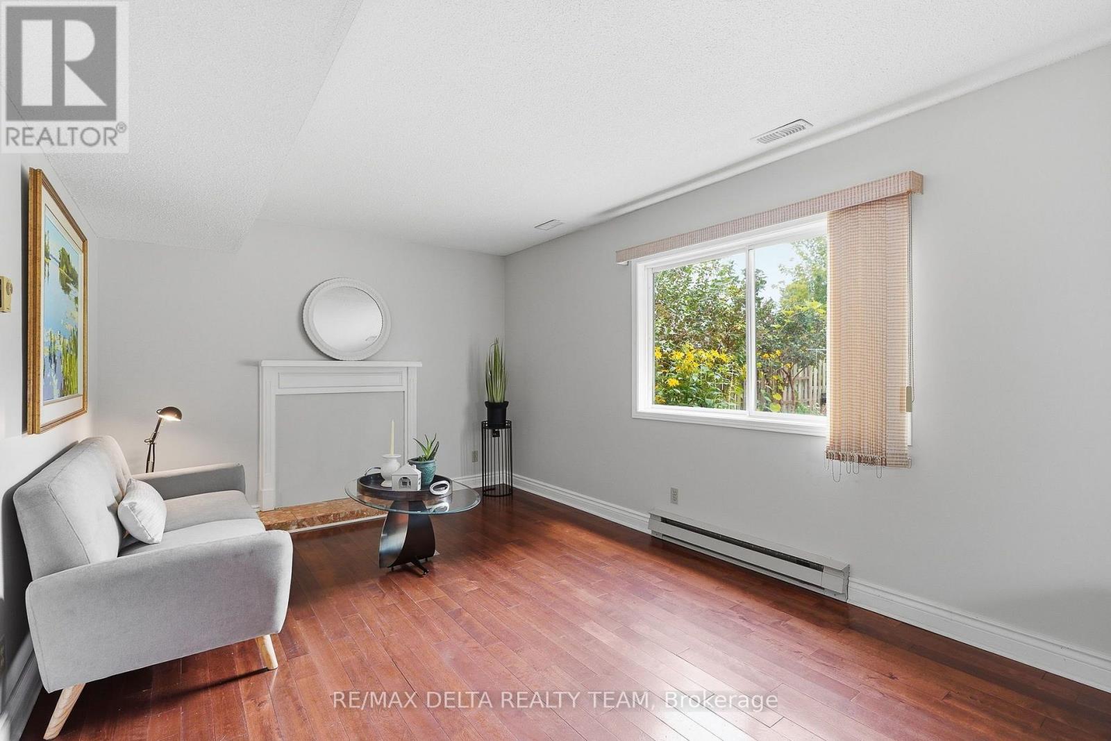 1587 Maxime Street Property Photo 8