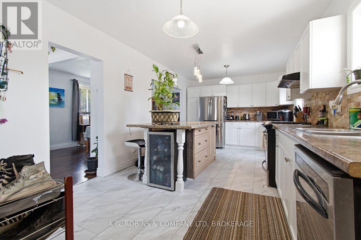 54 Clifford Avenue Property Photo 15