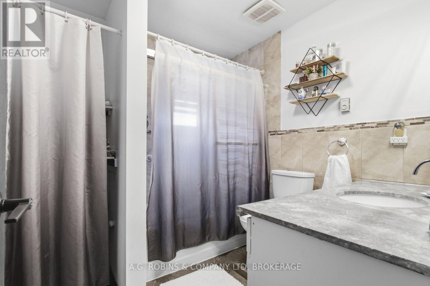 54 Clifford Avenue Property Photo 25