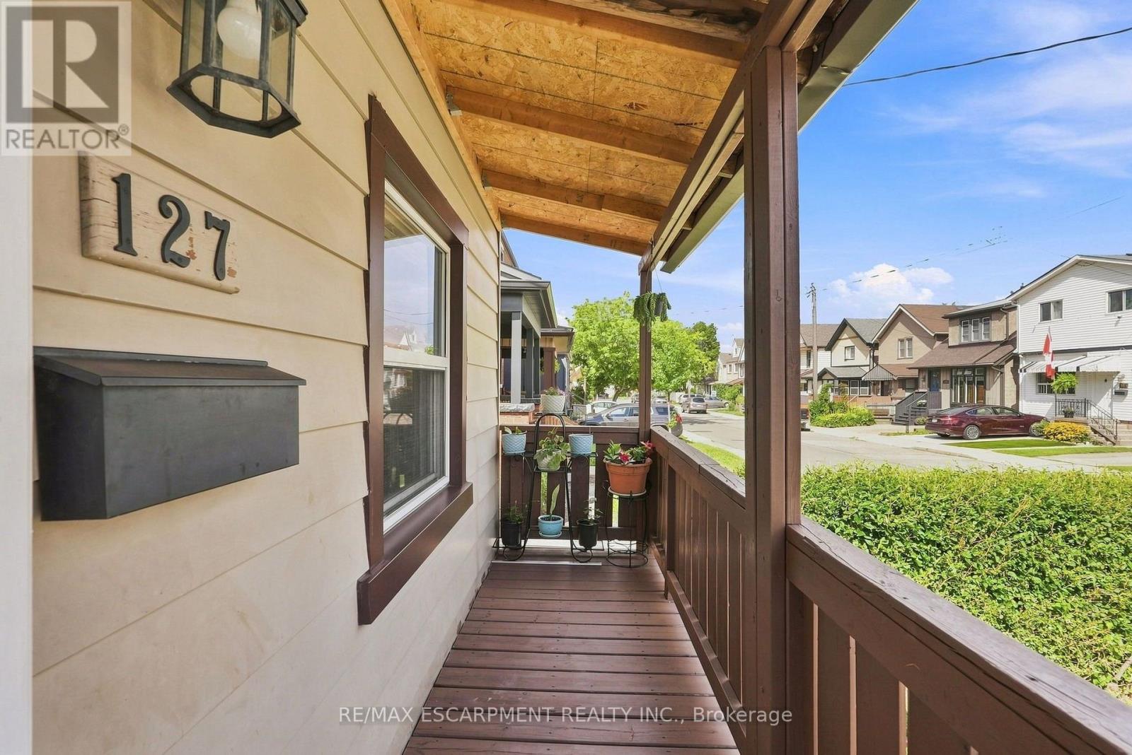 127 Park Row N Property Photo 2