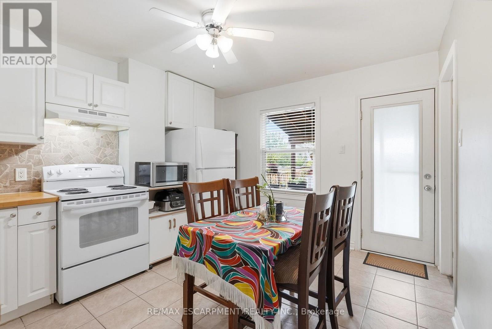 127 Park Row N Property Photo 7