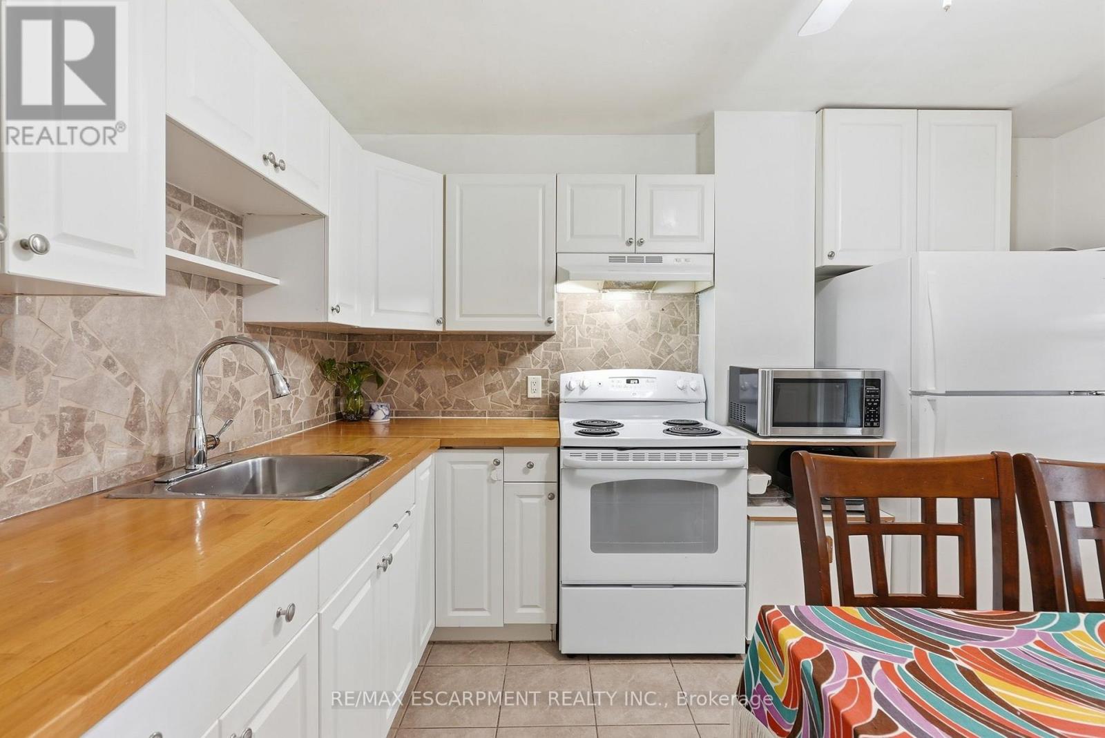 127 Park Row N Property Photo 9