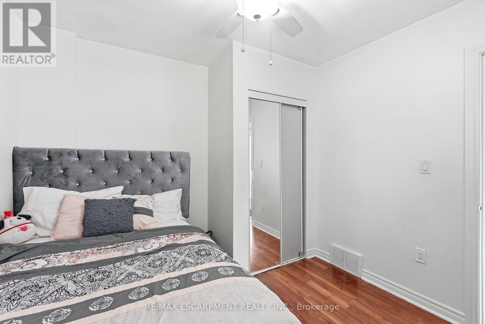 127 Park Row N Property Photo 11