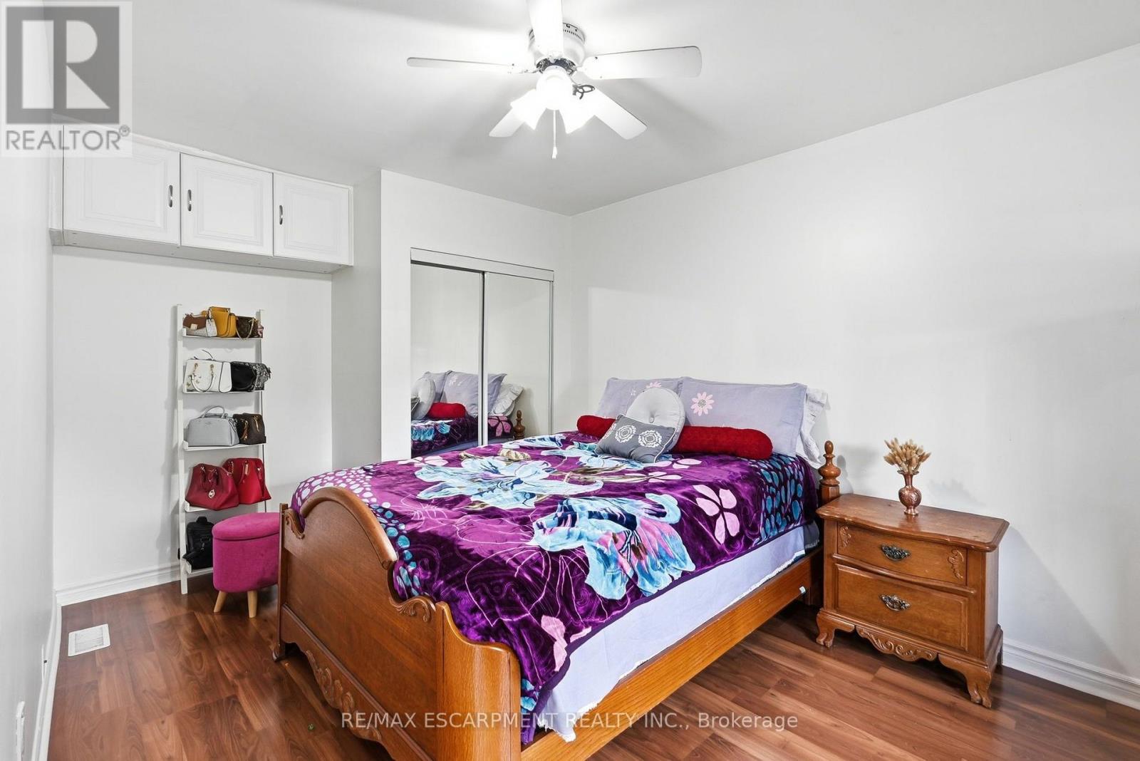 127 Park Row N Property Photo 14