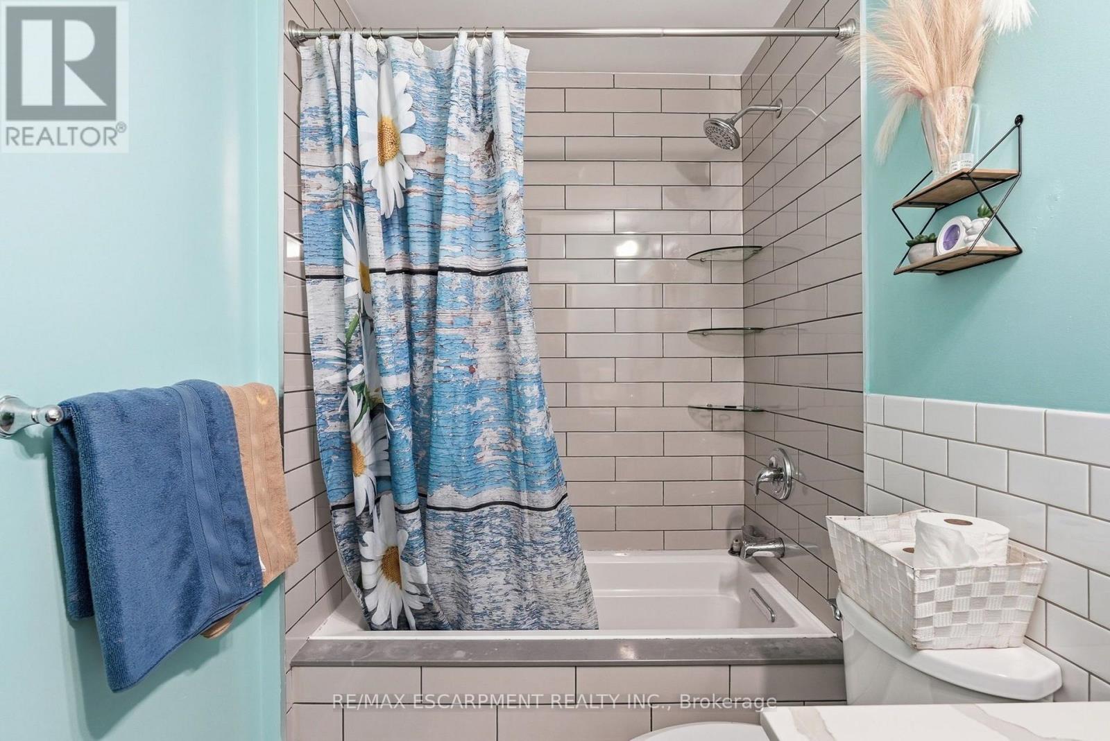 127 Park Row N Property Photo 15