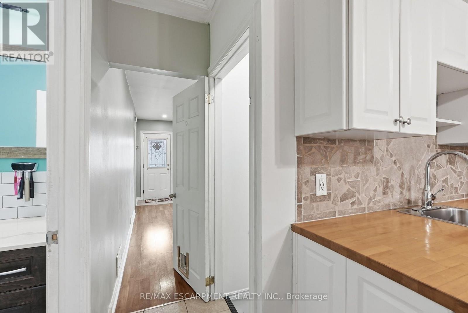 127 Park Row N Property Photo 16