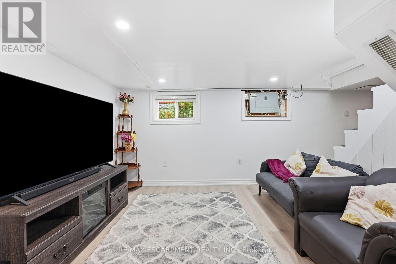 127 Park Row N Property Photo 17