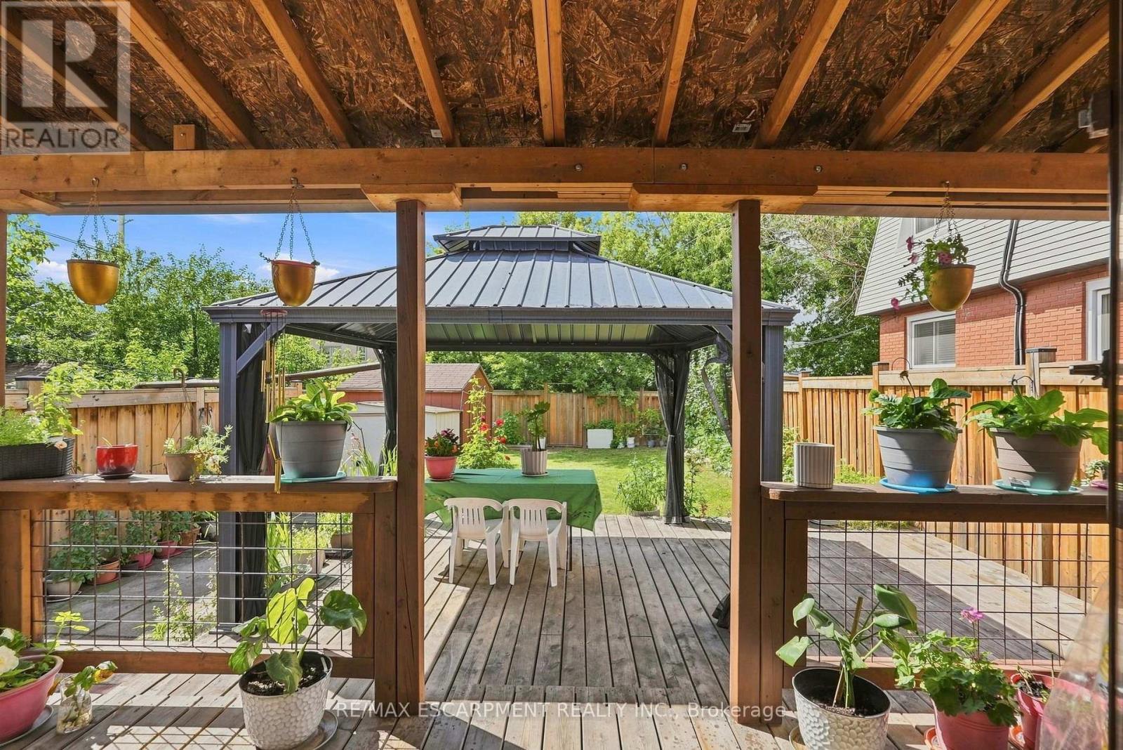 127 Park Row N Property Photo 24