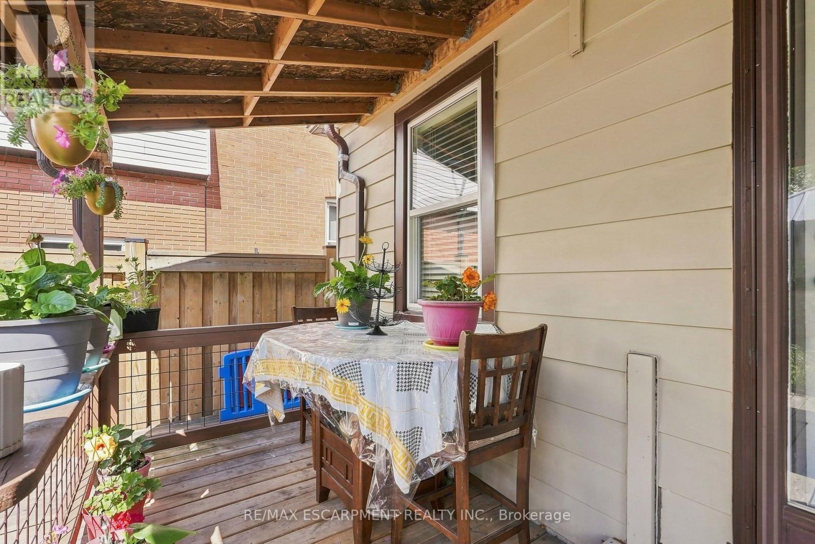 127 Park Row N Property Photo 26