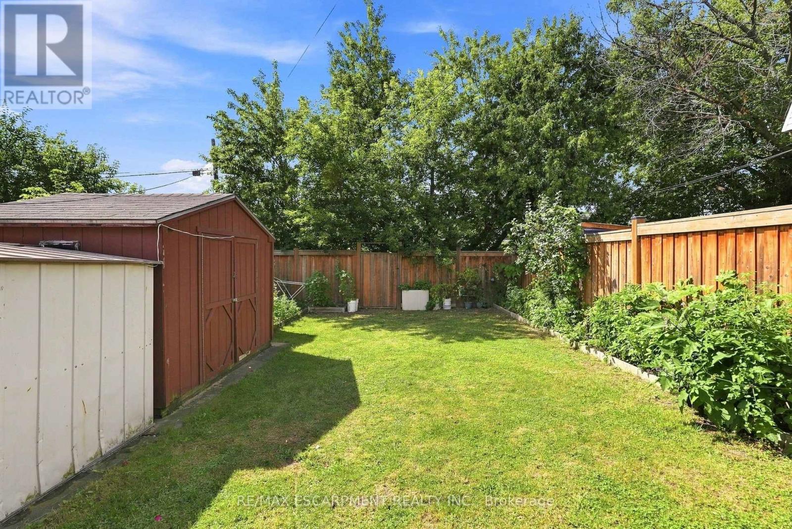 127 Park Row N Property Photo 28