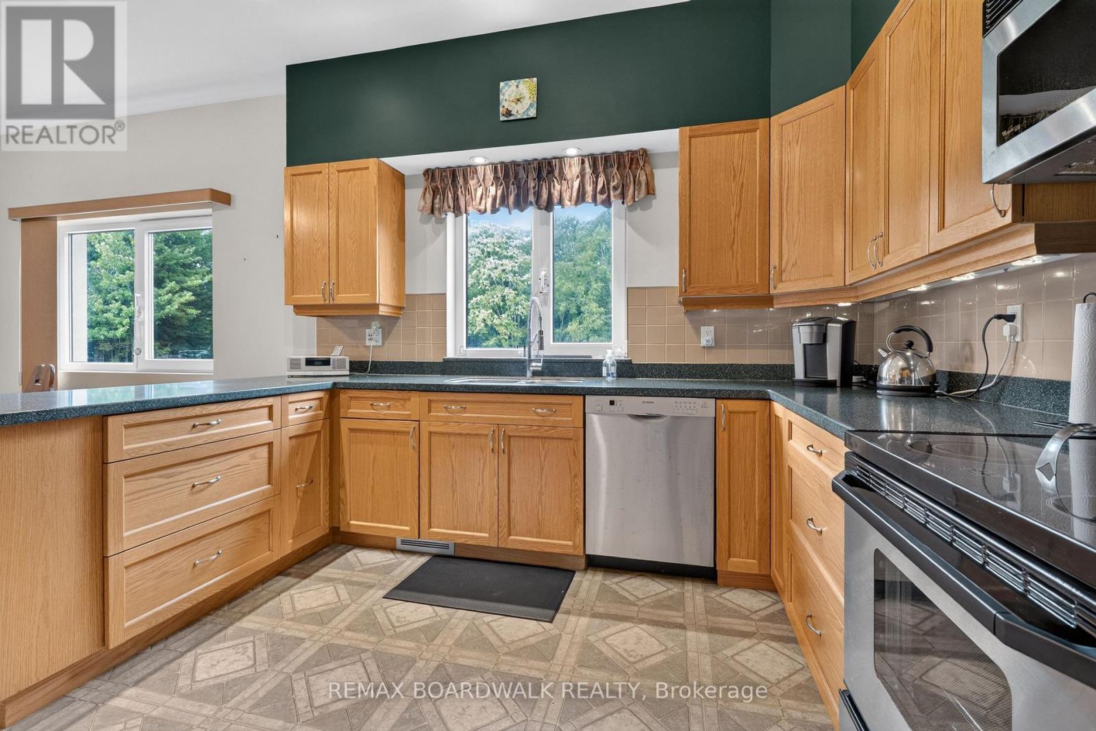 2437 Devine Road Property Photo 7