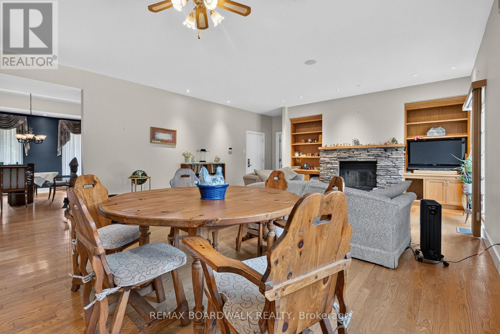 2437 Devine Road Property Photo 9