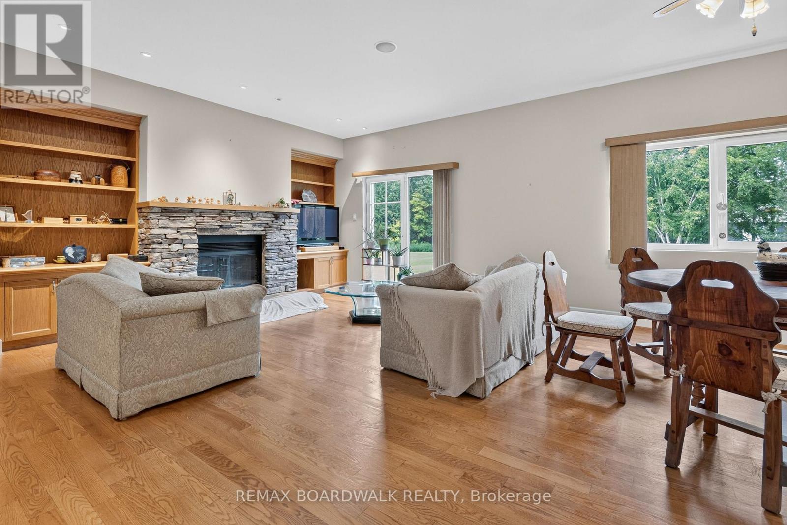2437 Devine Road Property Photo 10
