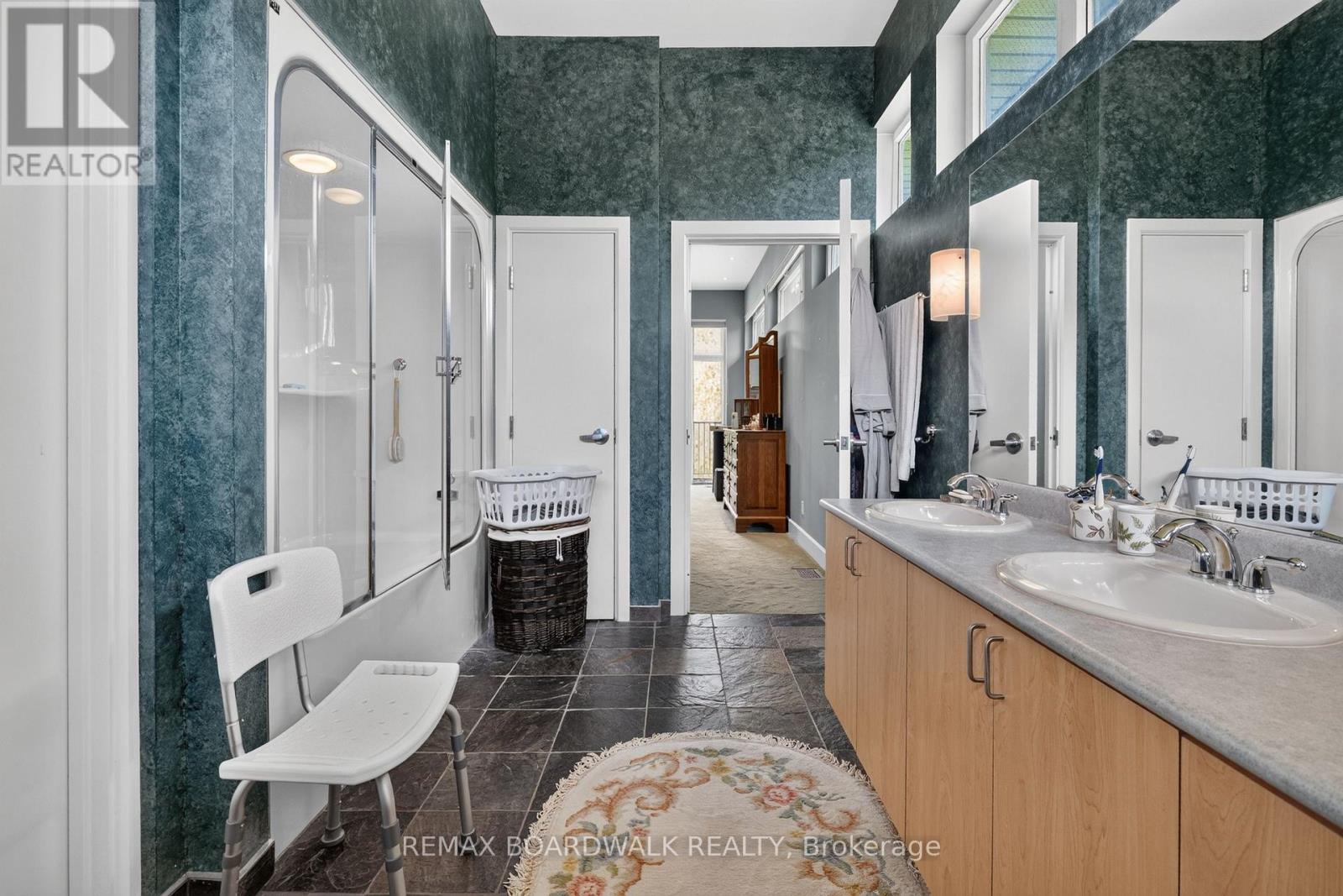 2437 Devine Road Property Photo 16