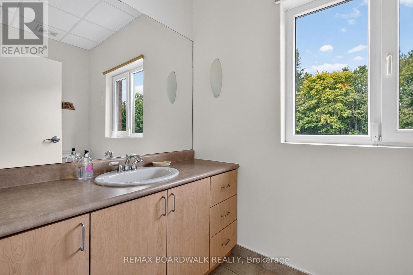 2437 Devine Road Property Photo 20