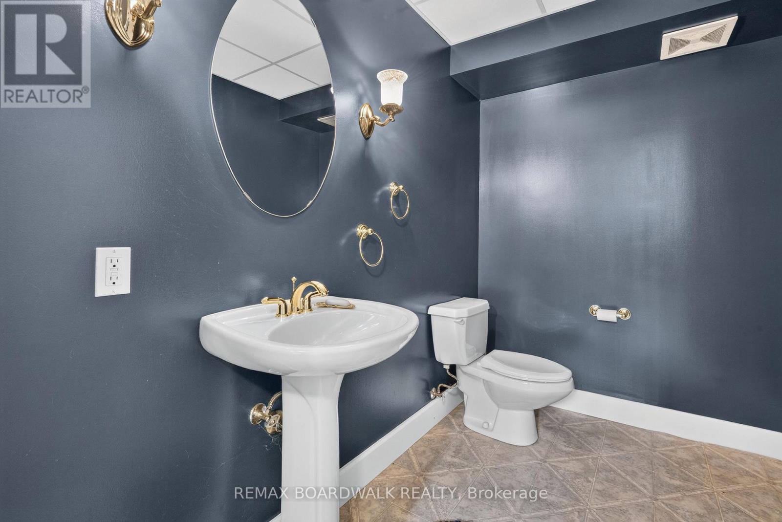 2437 Devine Road Property Photo 27