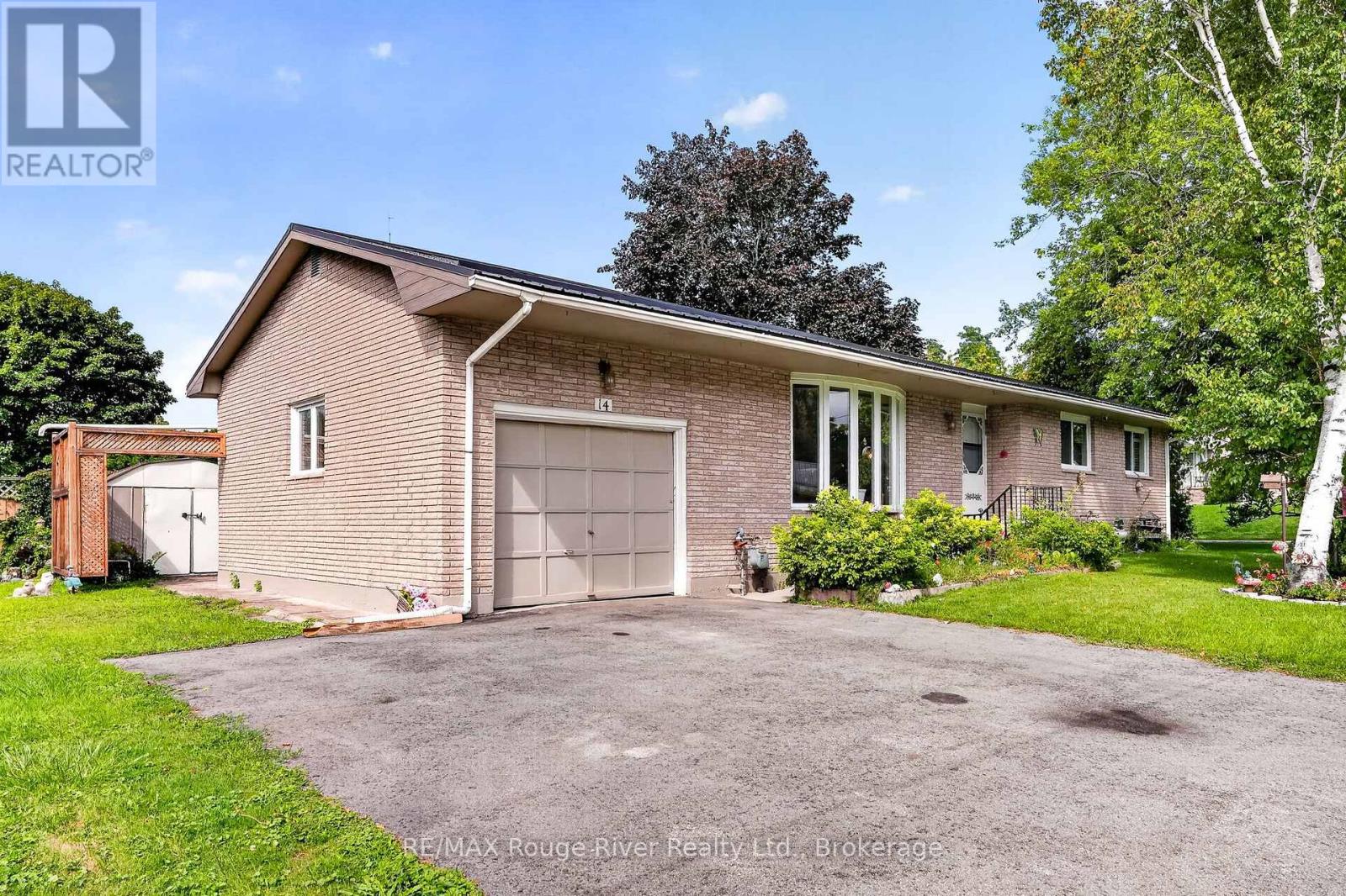 14 ELGIN STREET S Property Photo 1