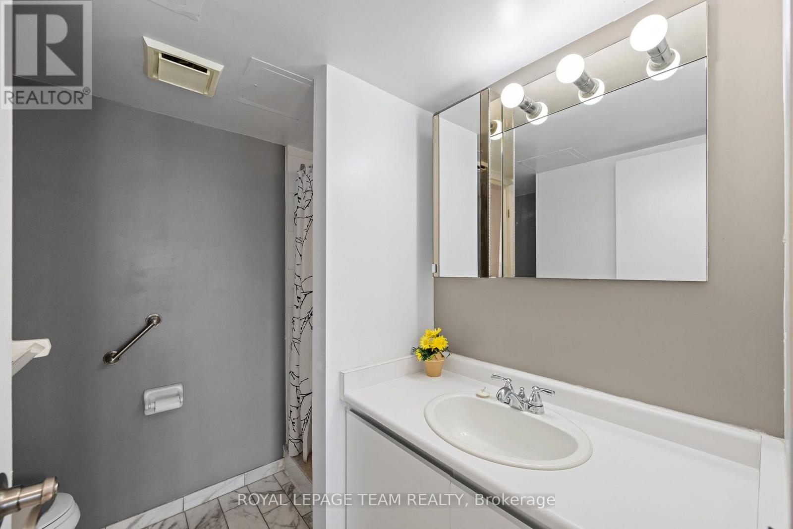 719 - 1025 Grenon Avenue Property Photo 17