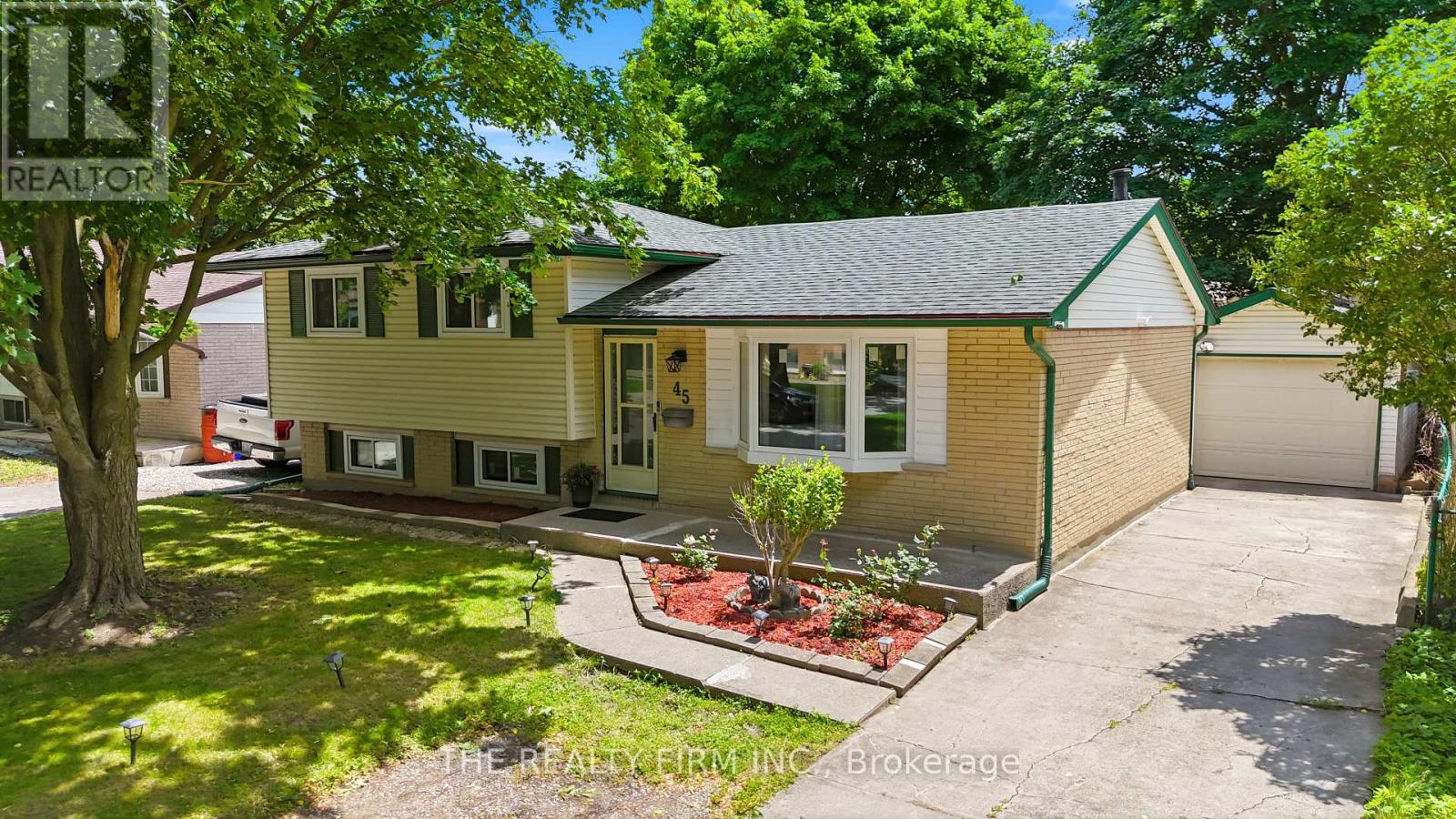 45 AMY CRESCENT