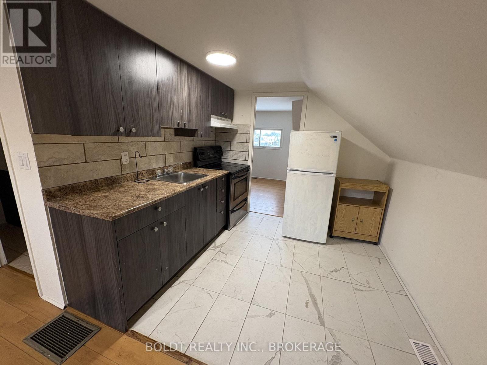 5145 Rice Crescent Property Photo 3