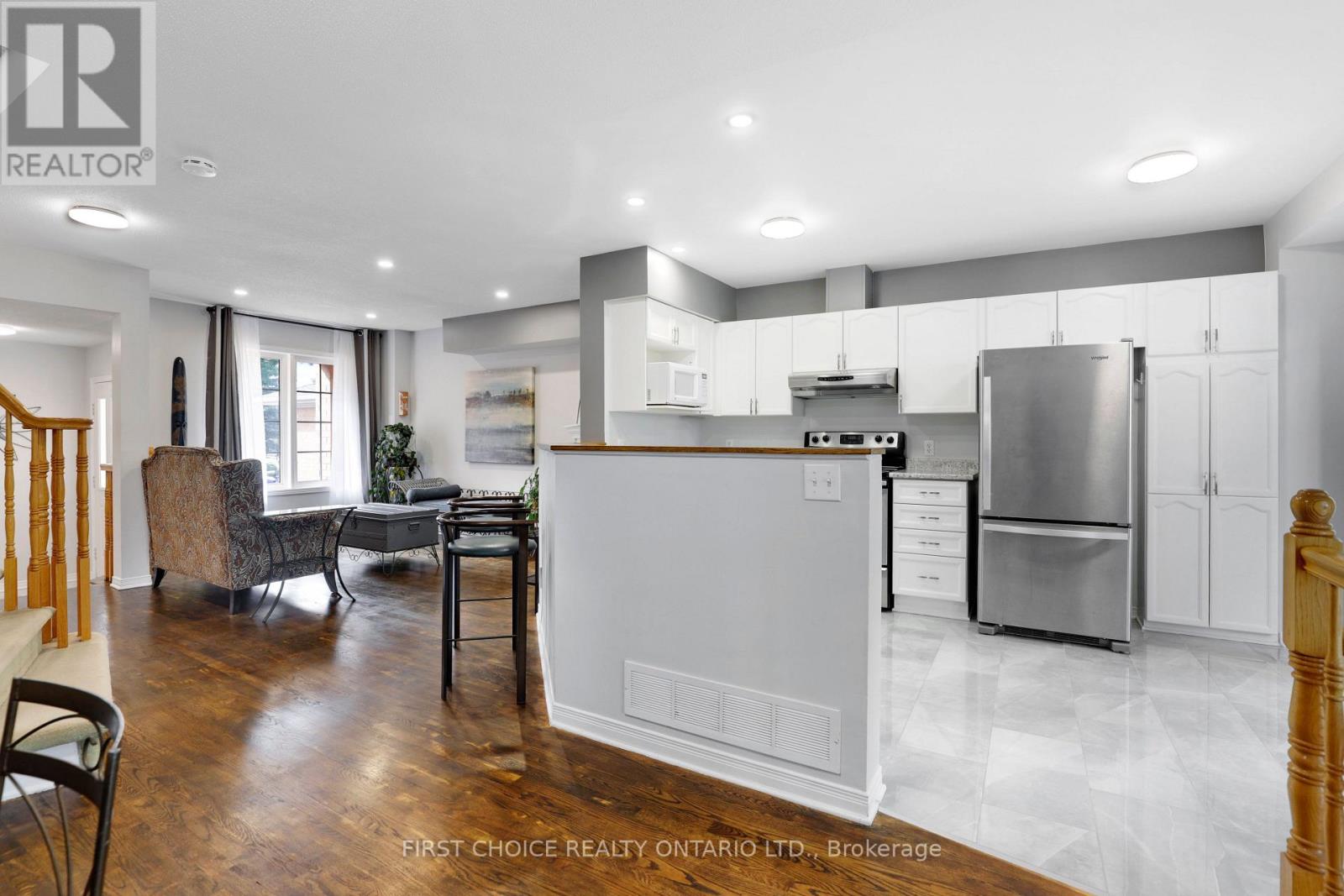 51 Central Park Drive Property Photo 15