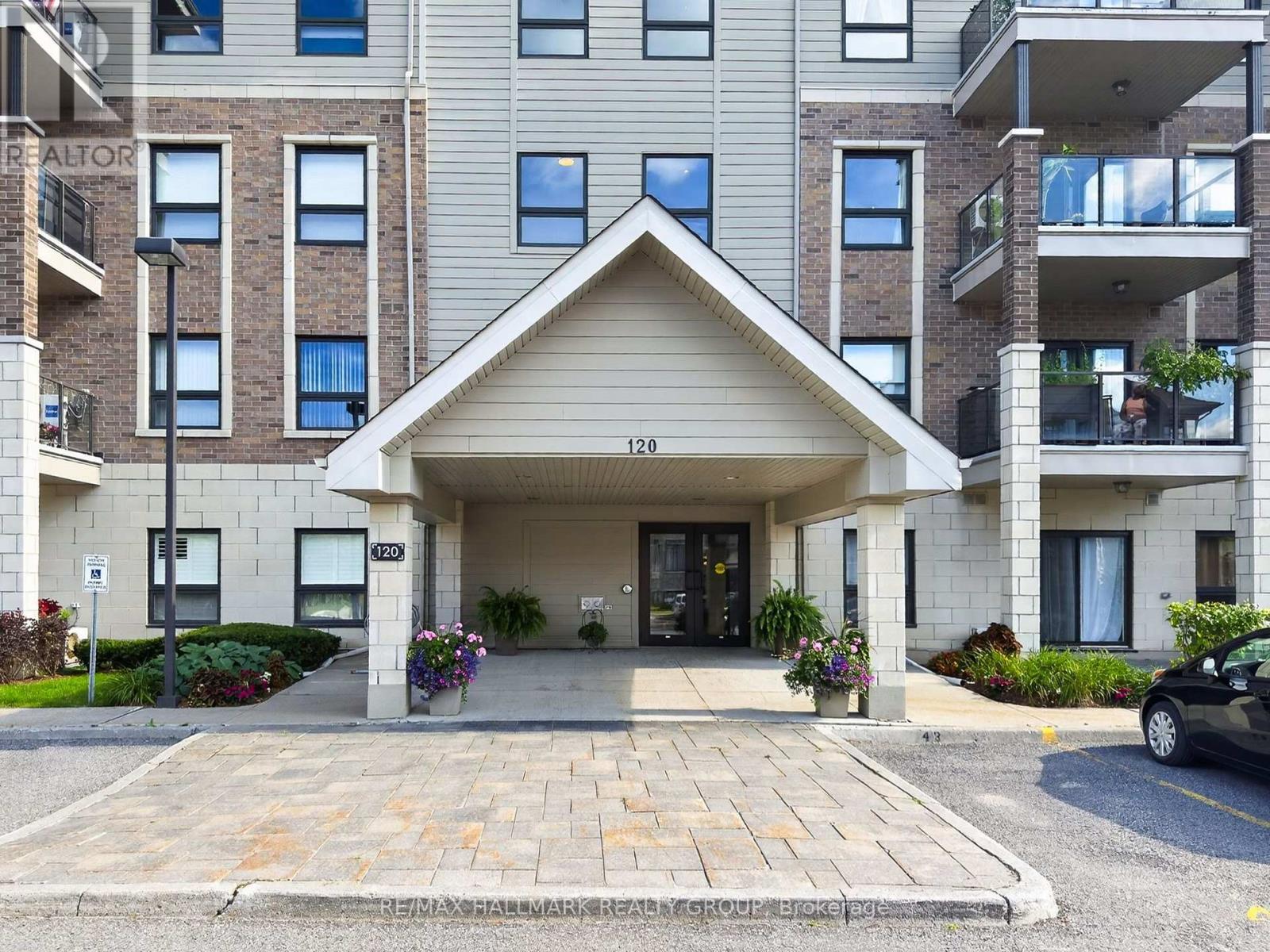 206 - 120 Prestige Circle Photo de la propriété 1
