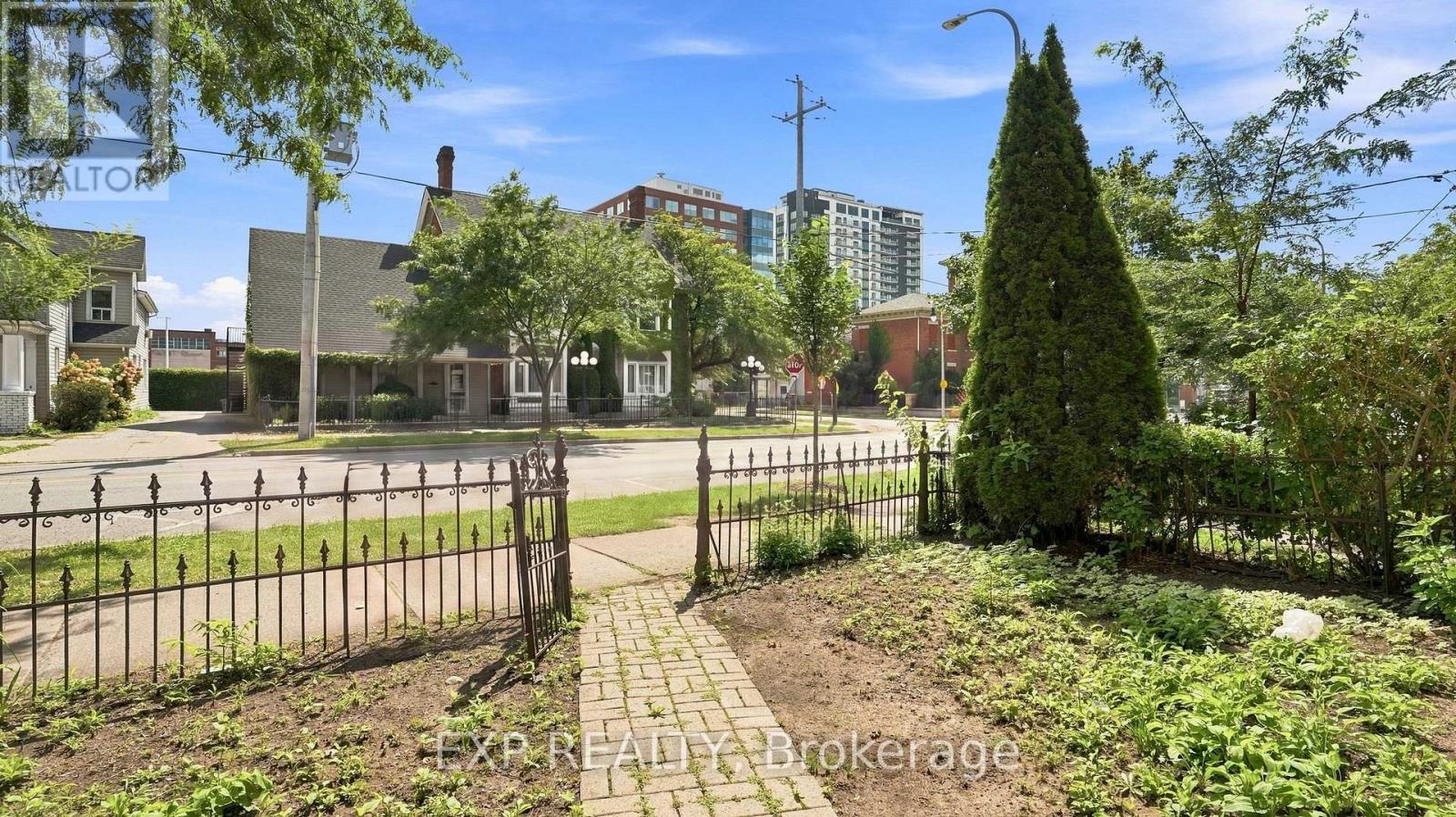 175 King Street Property Photo 42