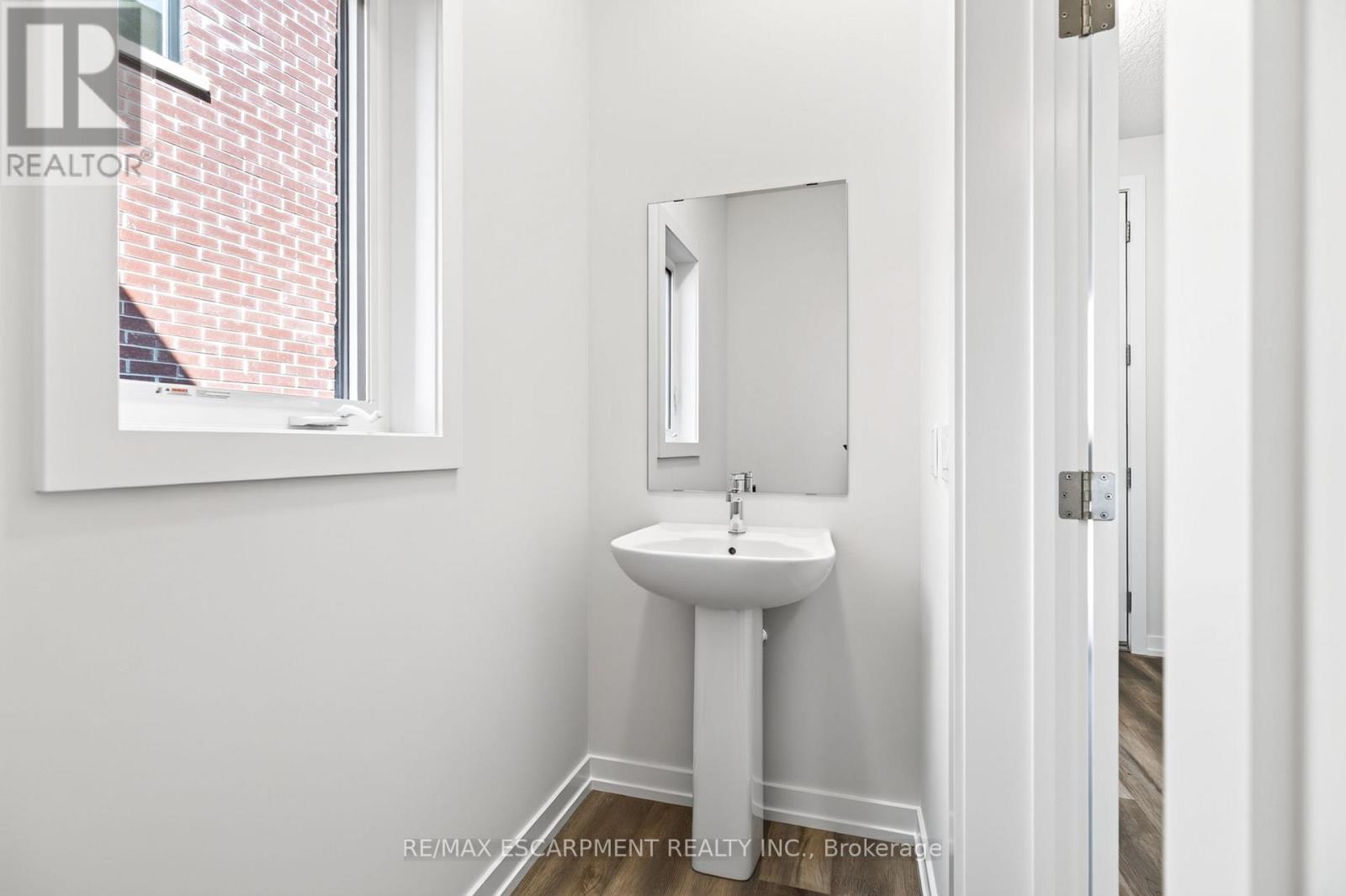 96 Valley Trail Place Property Photo 3