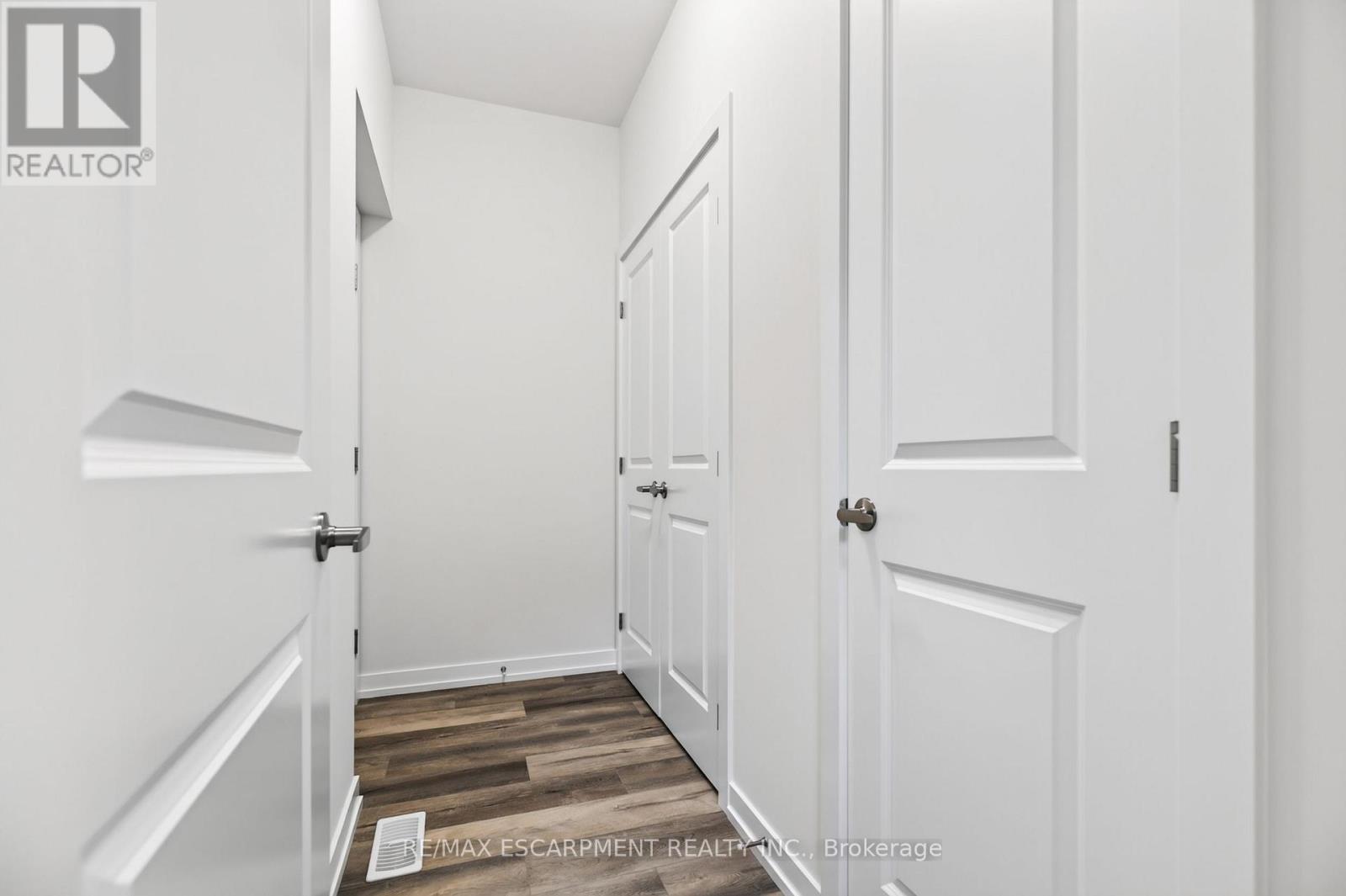 96 Valley Trail Place Property Photo 6