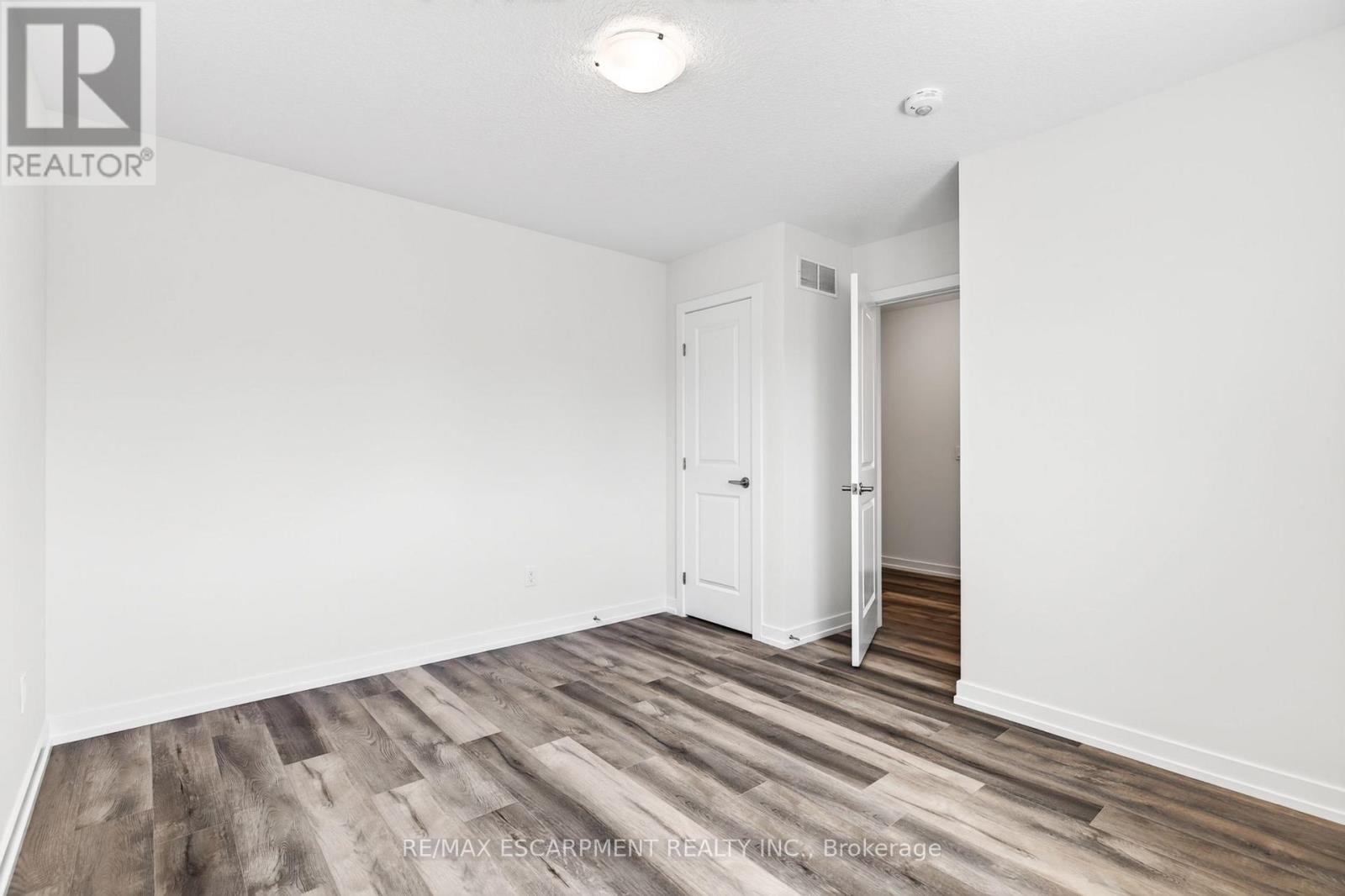 96 Valley Trail Place Property Photo 28
