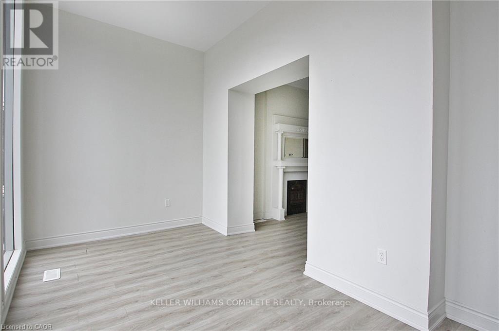 76 Wentworth Street S Property Photo 4