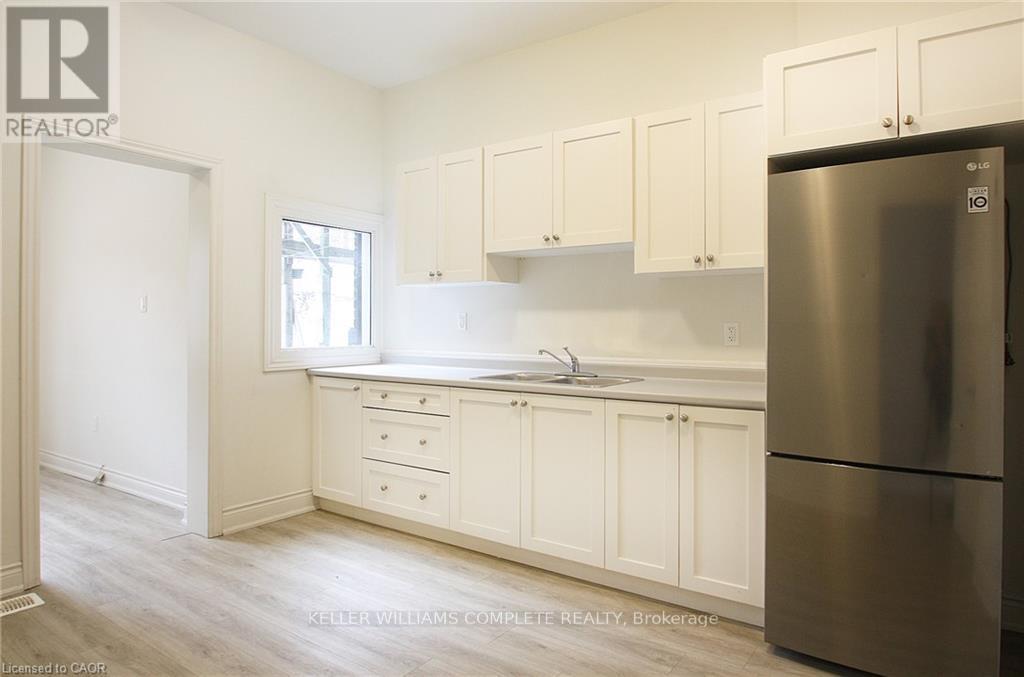 76 Wentworth Street S Property Photo 11