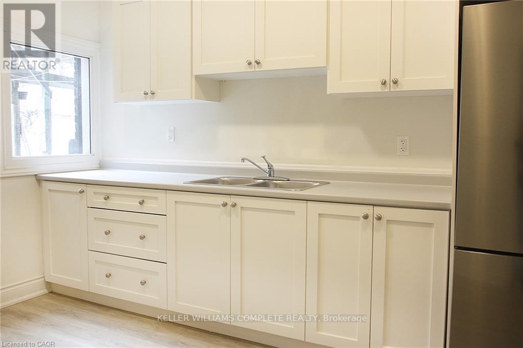 76 Wentworth Street S Property Photo 14