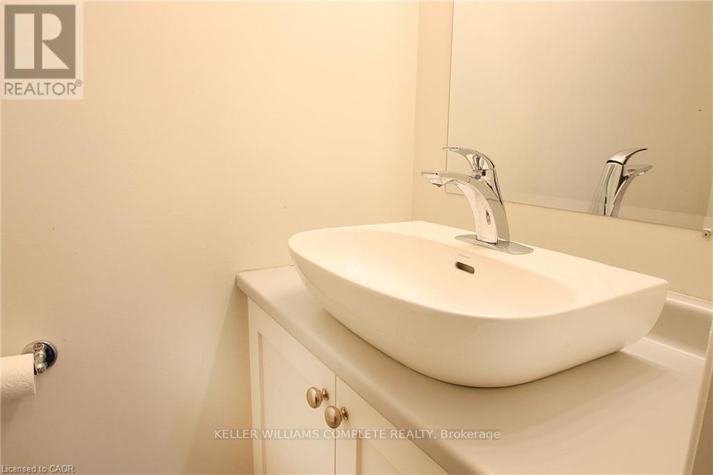 76 Wentworth Street S Property Photo 16