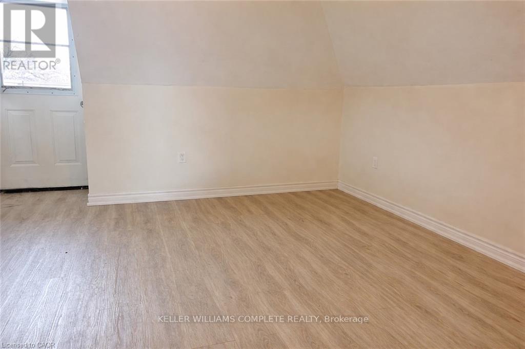 76 Wentworth Street S Property Photo 32