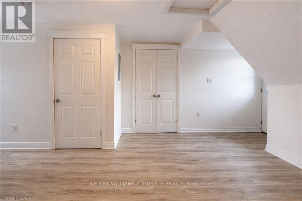 76 Wentworth Street S Property Photo 33