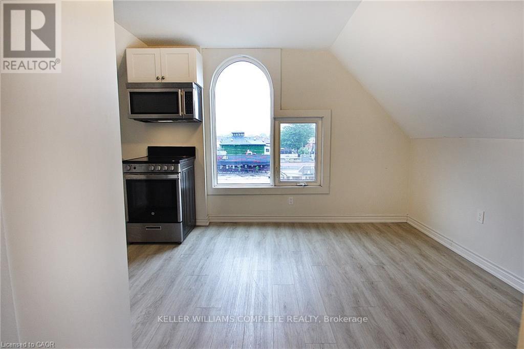 76 Wentworth Street S Property Photo 35