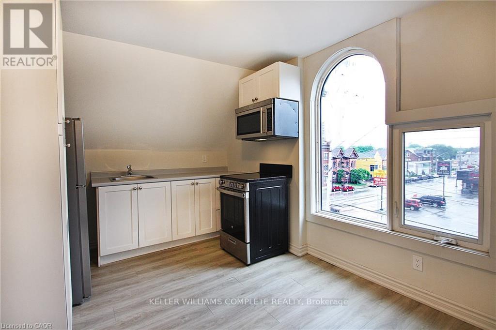 76 Wentworth Street S Property Photo 36