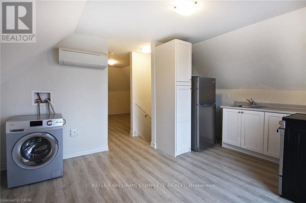 76 Wentworth Street S Property Photo 37