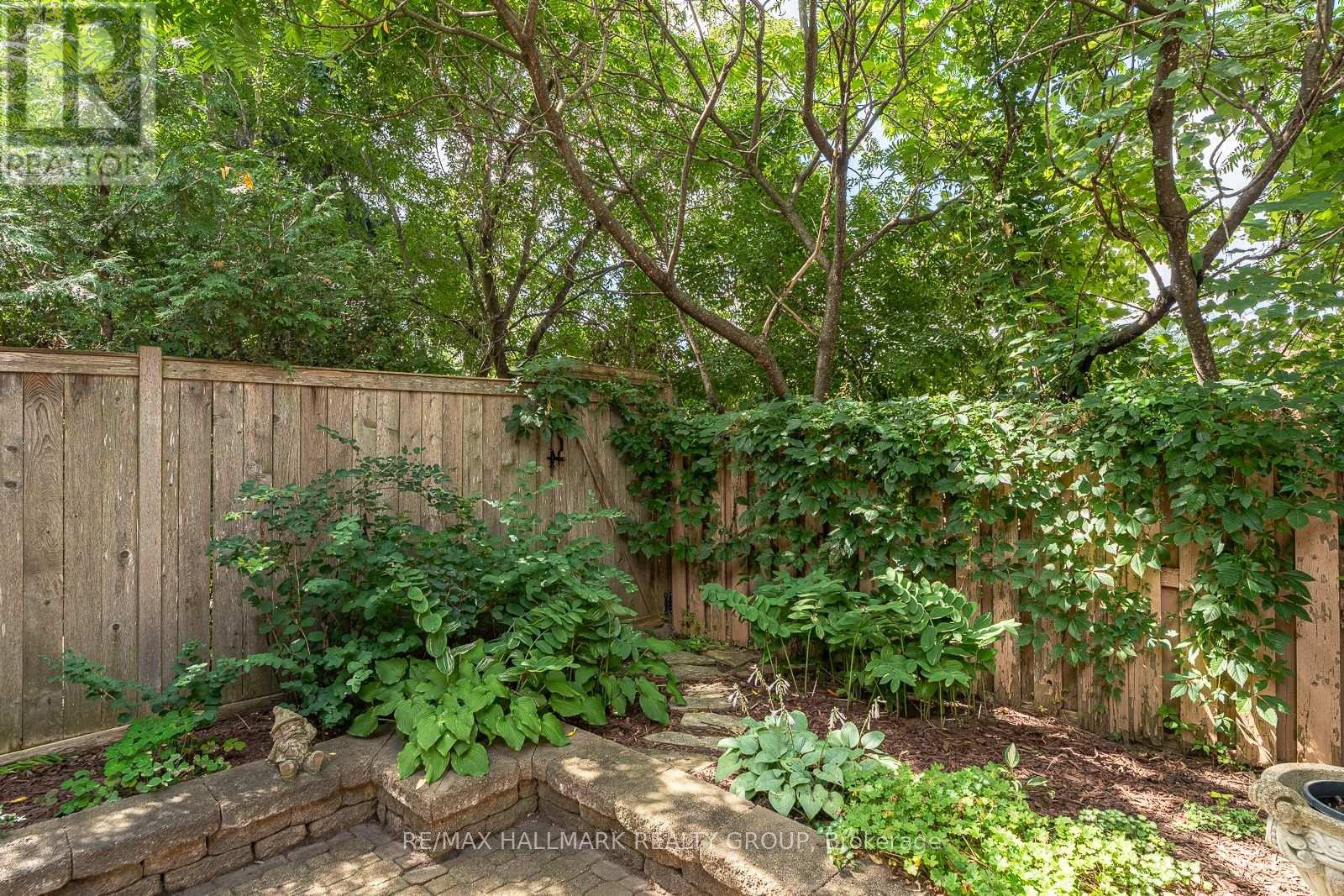2 - 1898 Russell Road Property Photo 11