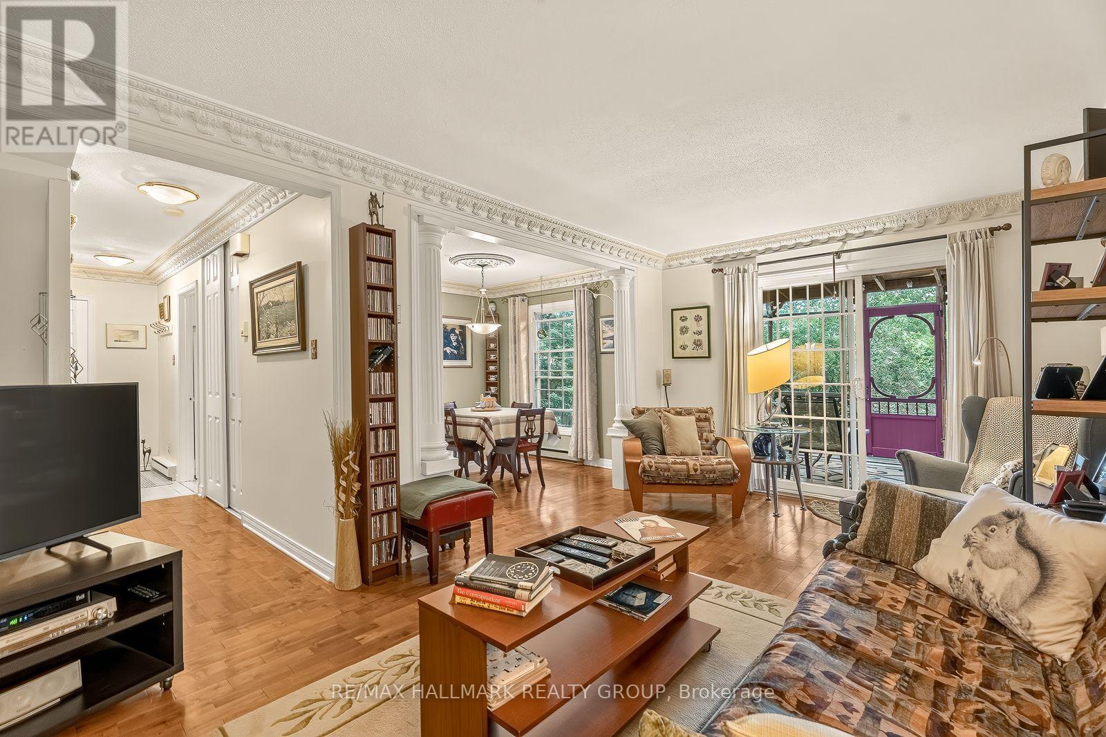 2 - 1898 Russell Road Property Photo 16