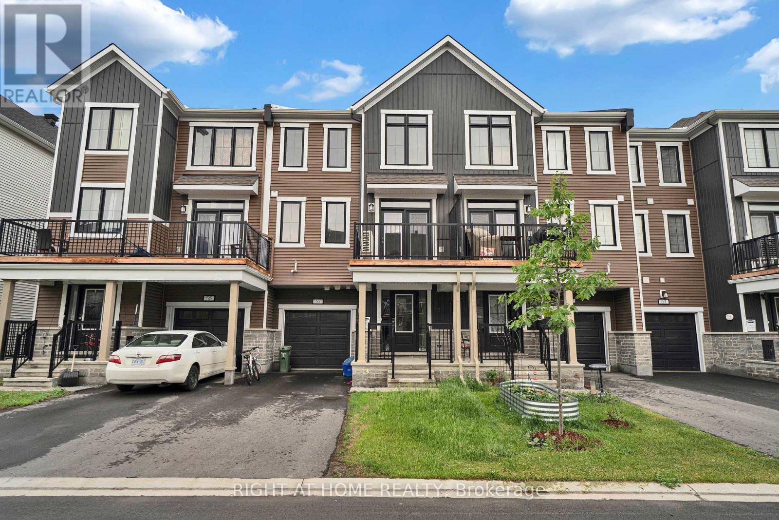 57 PLACETTE STITCH MEWS Property Photo 1