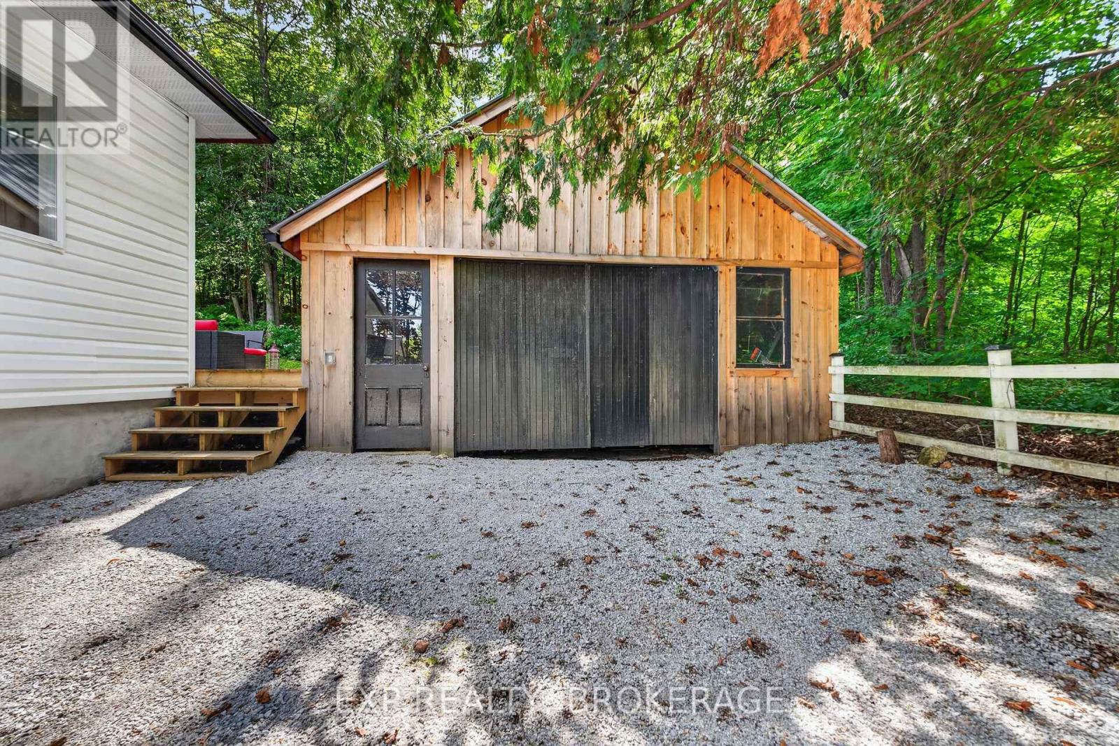 22053 Highway 7 Property Photo 3
